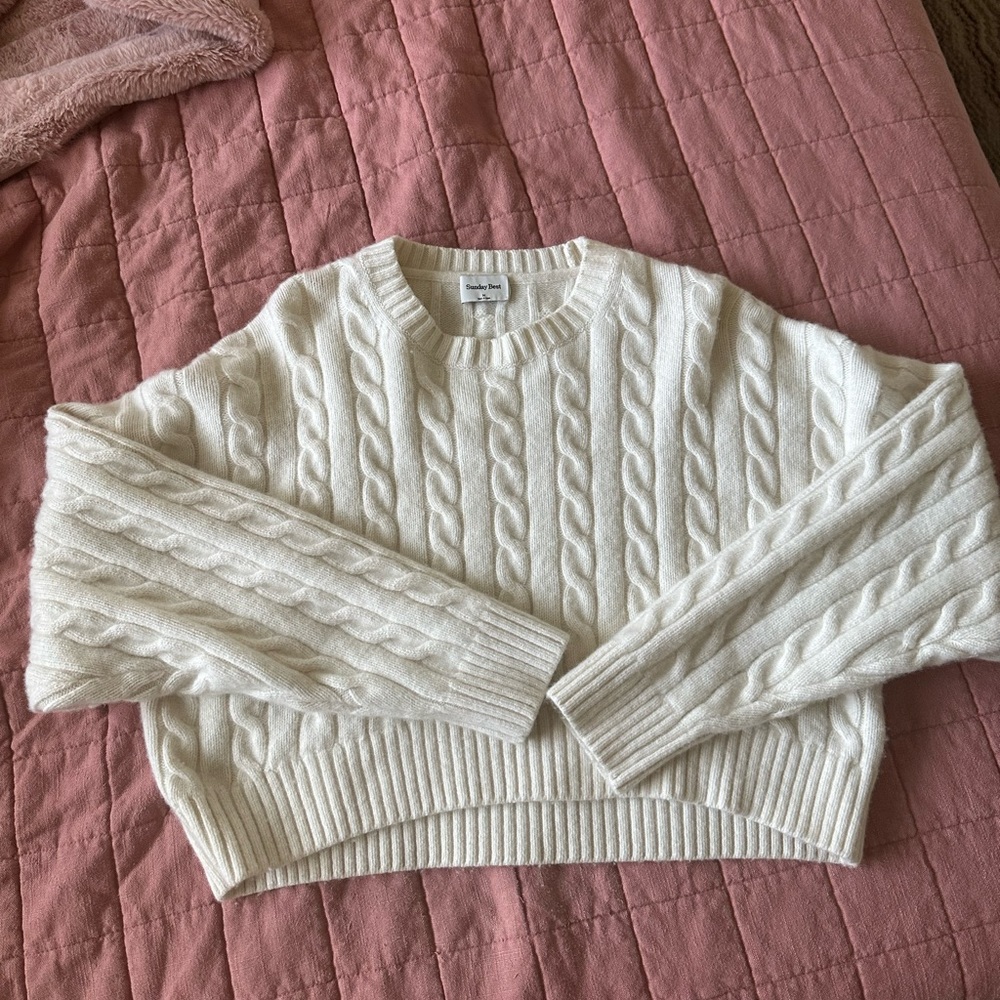 Sunday Best Aritzia Peggy cable knit cropped sweater 
Size M 
In whisper white